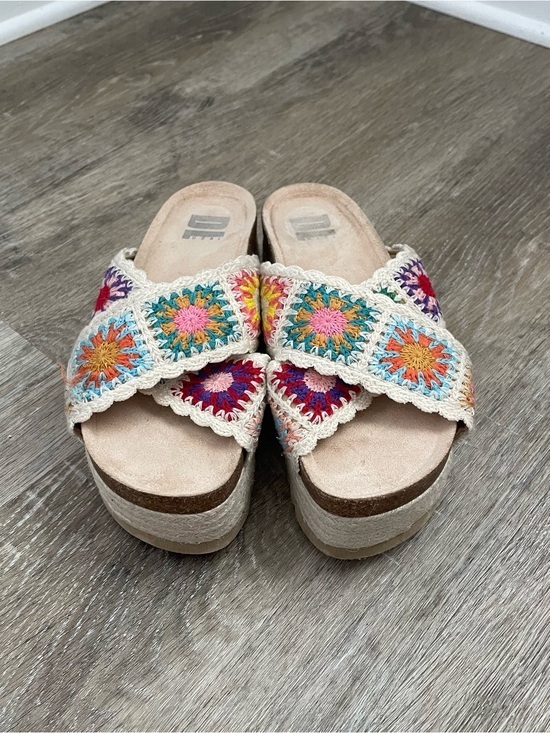 DL1961 Shoes - DL1961 Boho Crochet Floral Platform Sandals Women’s Size 7 Multicolor Slide